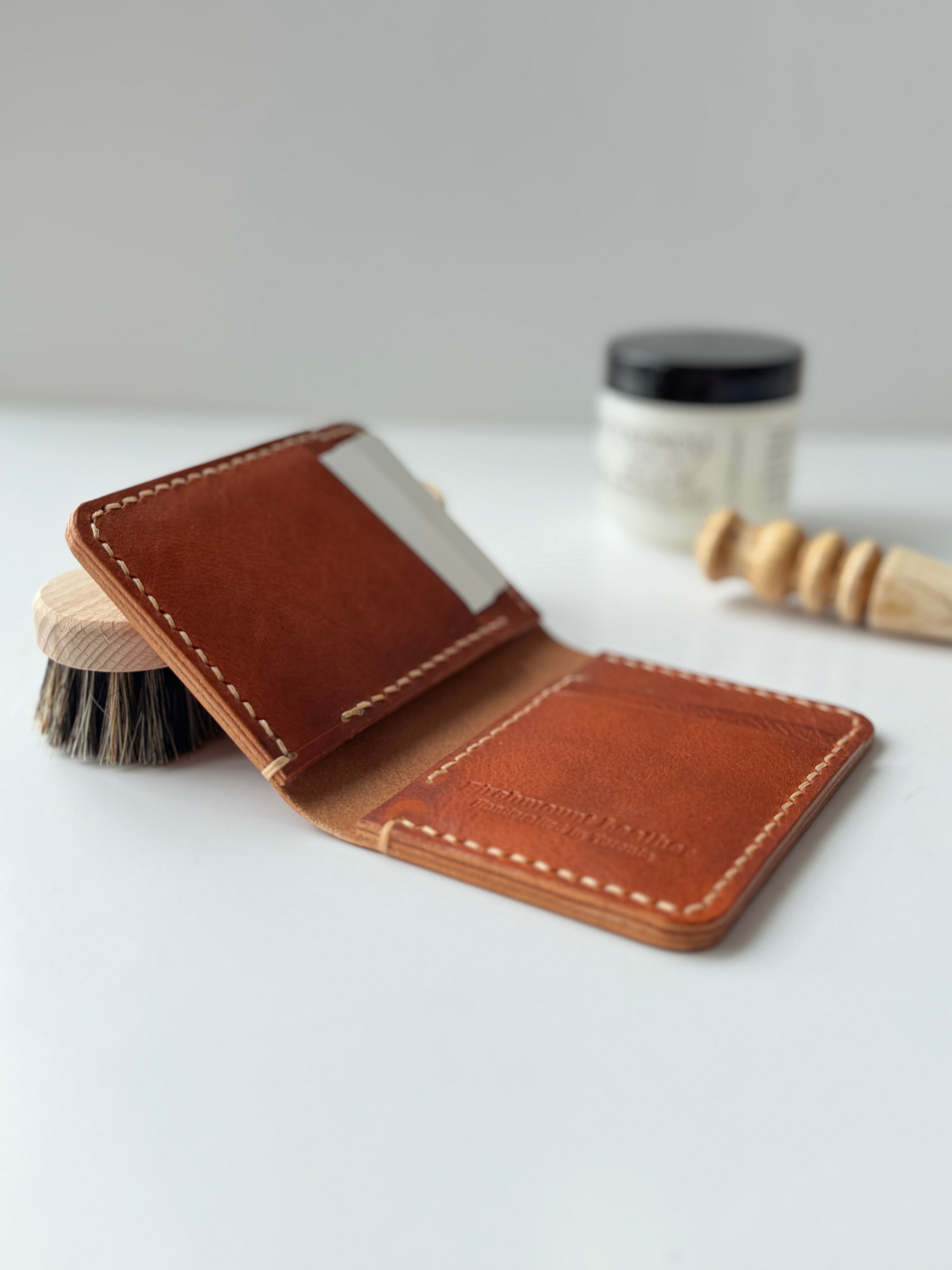 Dundas Vertical Bifold Wallet / Horween Leather